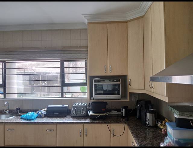 4 BEDROOM FREEHOLD FOR SALE IN RYNSOORD